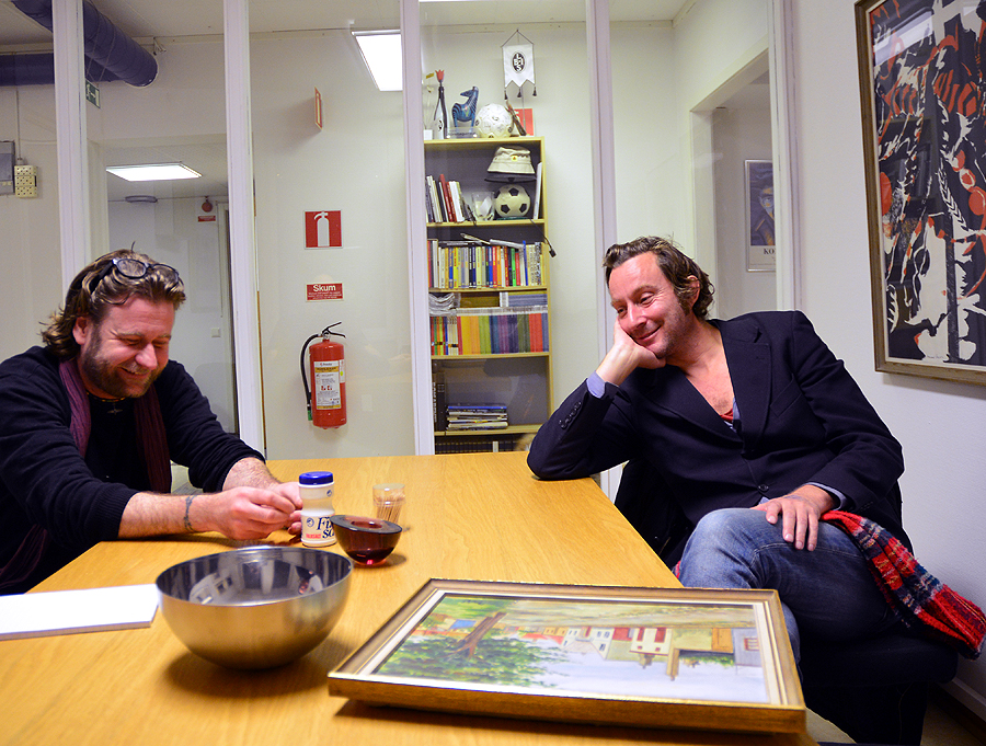 Thomas H Johnsson och Jonas Bergh ser åter ut att trivas i varandras närvaro.