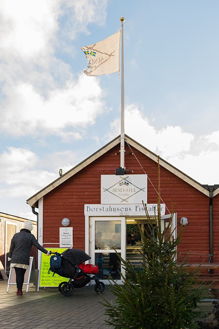Sund-Sill har kommit att bli en populär fiskaffär som håller öppet året runt.