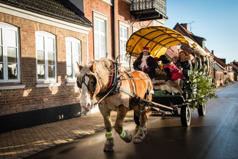 Lena och Ivan körde med häst och vagn mellan Erikstorp och hamnen.