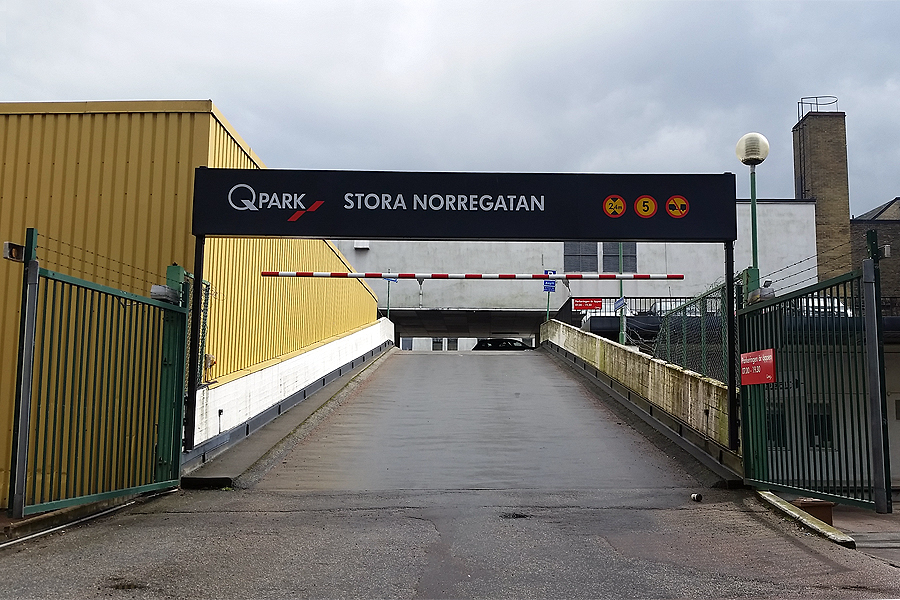 Det bjuds på gratis parkering på taket, lördagen den 16 april.