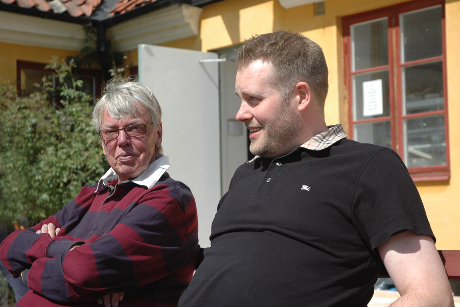 Landskrona Direkt träffade Lasse Flinckman och hans livskamrat Henrik Strömberg i byggröran på Solsidan på Citadellet i juni 2009. Den 1 juli Knappt en månad senare slog de upp portarna till Why Not Café.