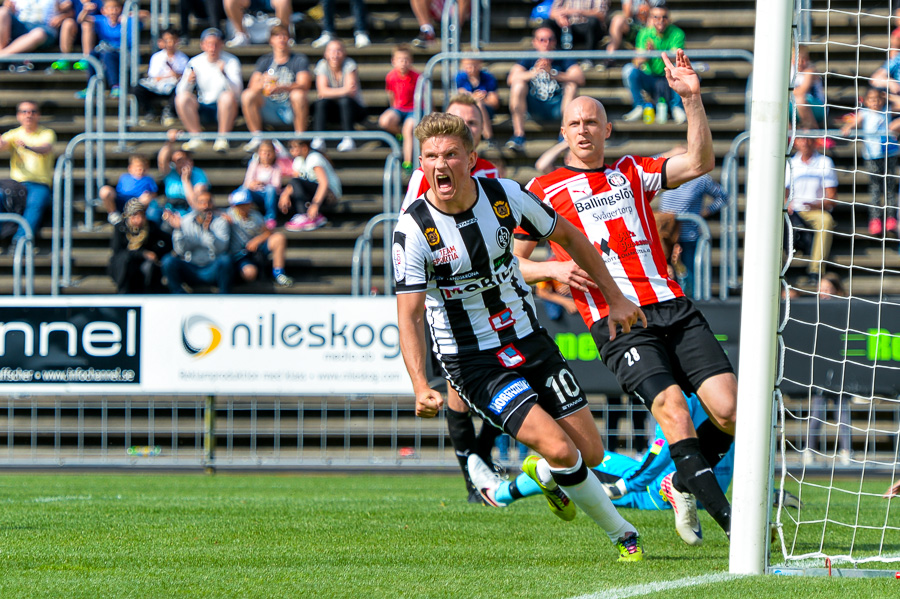 Erik Pärsson har just gjort 1-0. Foto: Ulf Bjarke, Foto261.se
