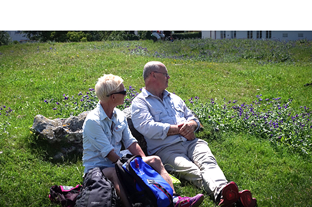 Tid för fikapaus bland blommorna. Här är det Lena och Erik Videfors som njuter. Foto: Jan-Erik Mattsson