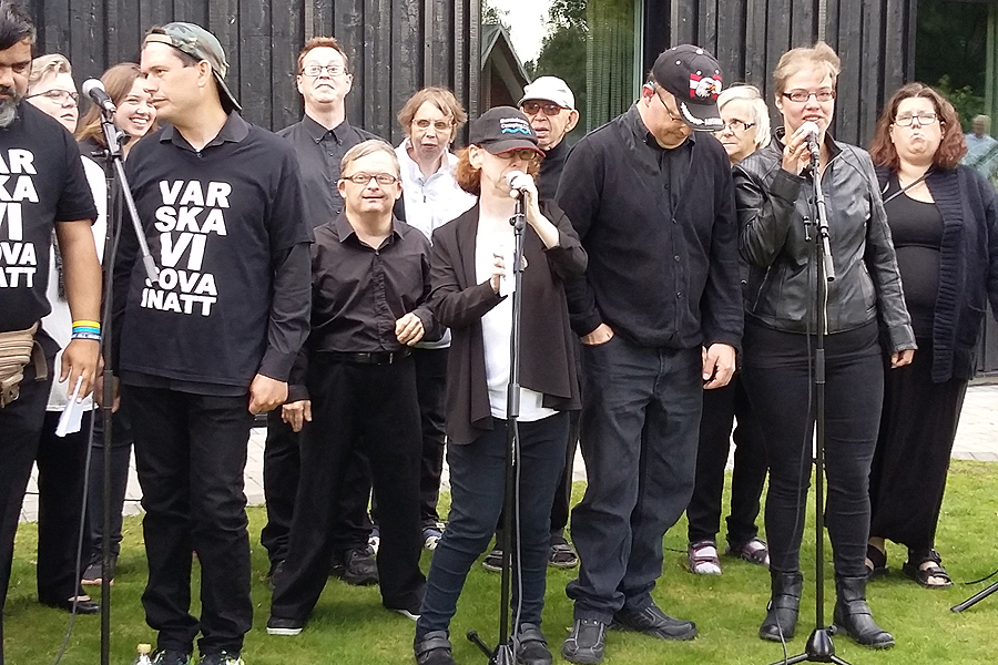 Årets utomhus konsert hölls framför receptionsbyggnaden på campingen.